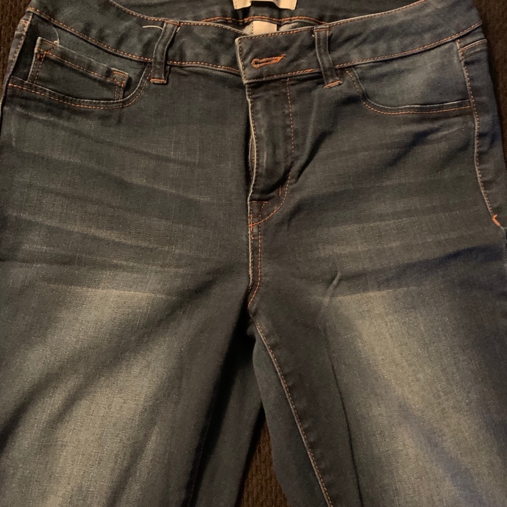 Spring Blowout! - ✨New Medium Wash Refuge Skinny Jeans, Size 8✨ - Picture 2 of 2